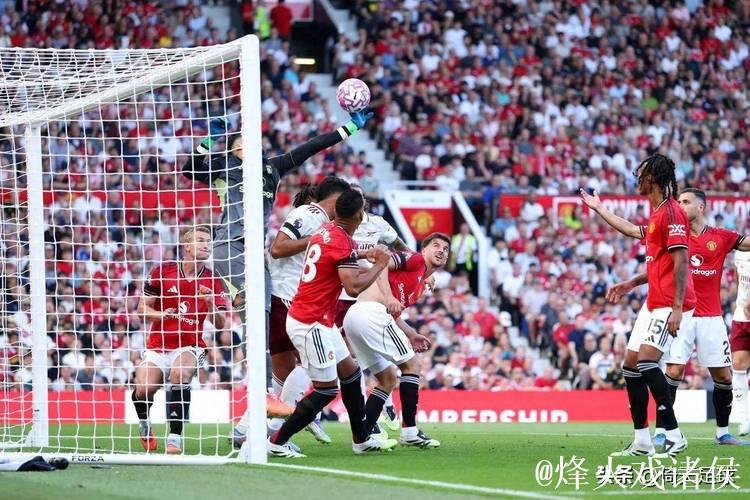 英超争议判罚让曼联愤怒，对手多次疑似手球未判，暴力动作仅获黄牌